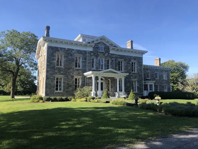 Brecknock Hall, Greenport