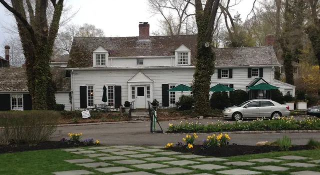 Three Village Inn, Stony Brook
